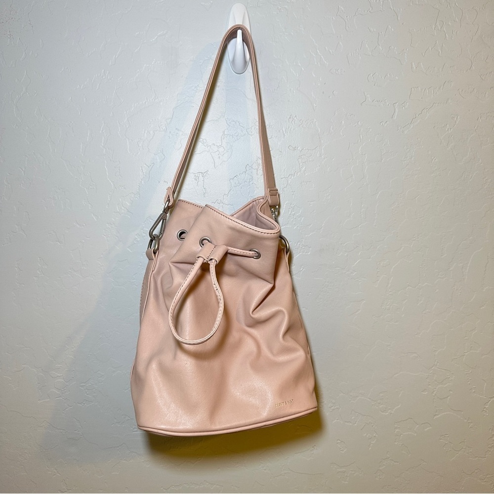 Matt & Nat Isshiki Loom Collection Bucket Bag Petal Pink Vegan Leather - Picture 2 of 9